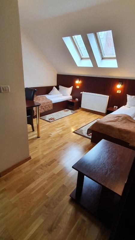 Economy Twin Room - Attic image 1