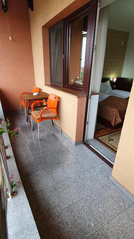 Twin Room image 3