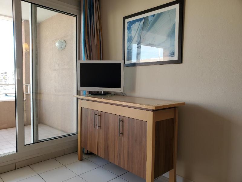 CAP HERMES Vue PORT T2 40m2 climatise 4 personnes - image 15