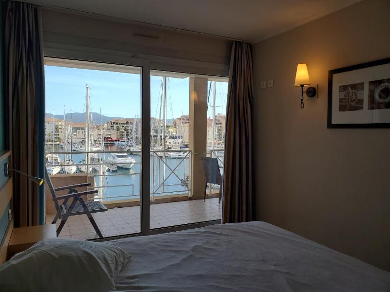 CAP HERMES Vue PORT T2 40m2 climatise 4 personnes - image 17