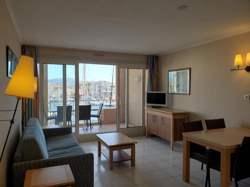 CAP HERMES Vue PORT T2 40m2 climatise 4 personnes - image 11