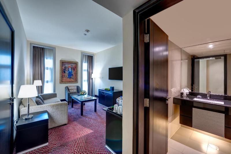 Executive Suite with One Double Bed image 4