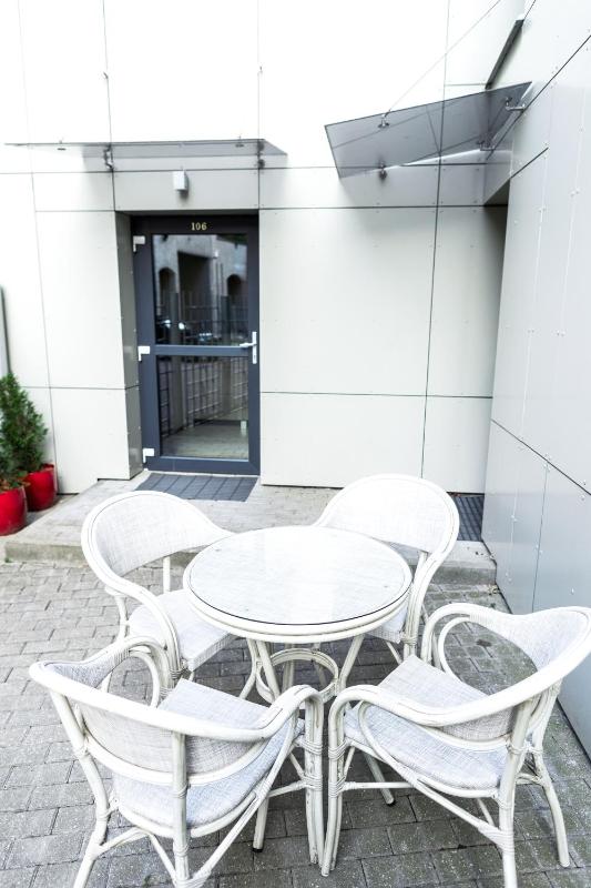 One-Bedroom Apartment image 2