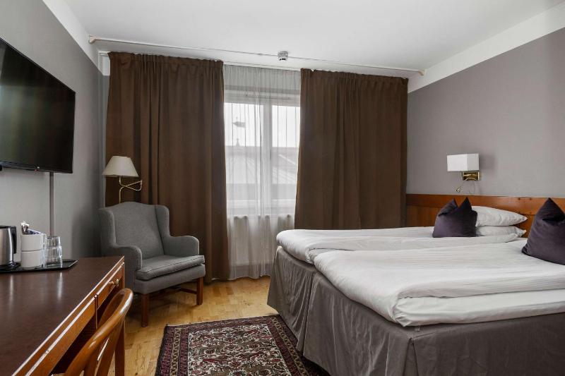 Standard Twin Room image 1