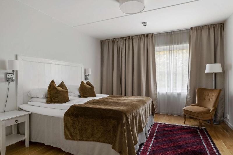 Superior King Room image 4