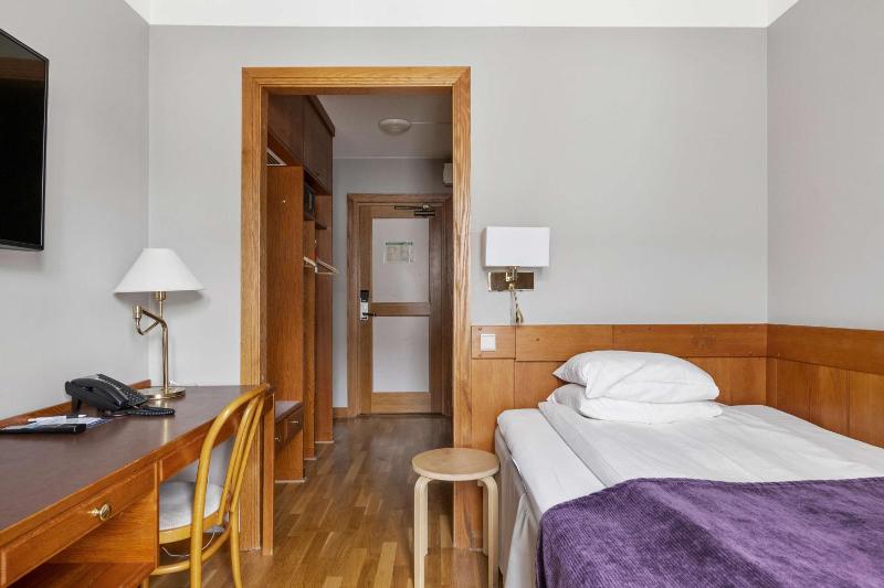 Standard Single Room image 3