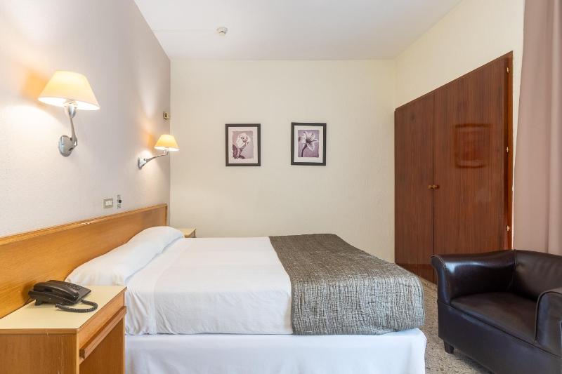 Double Room image 2