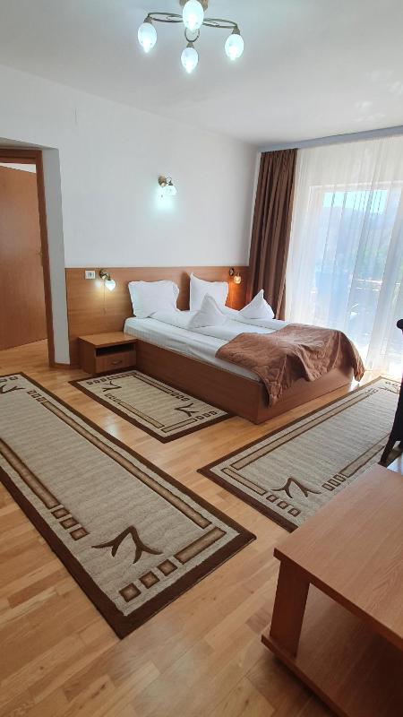 Deluxe Suite image 3