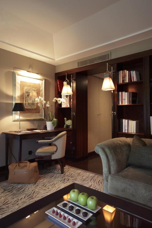 Suite with Lake View and Spa access image 2