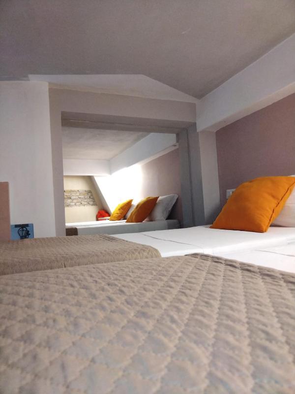 Double or Twin Room image 4