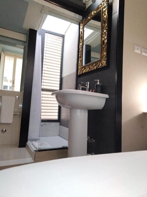 Budget Single Room image 4