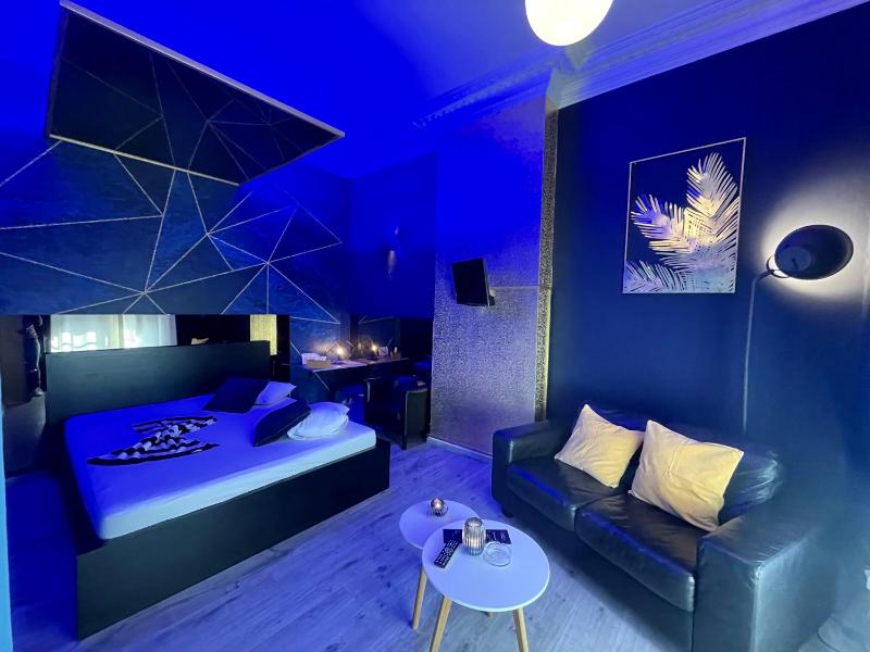 Double Room image 3