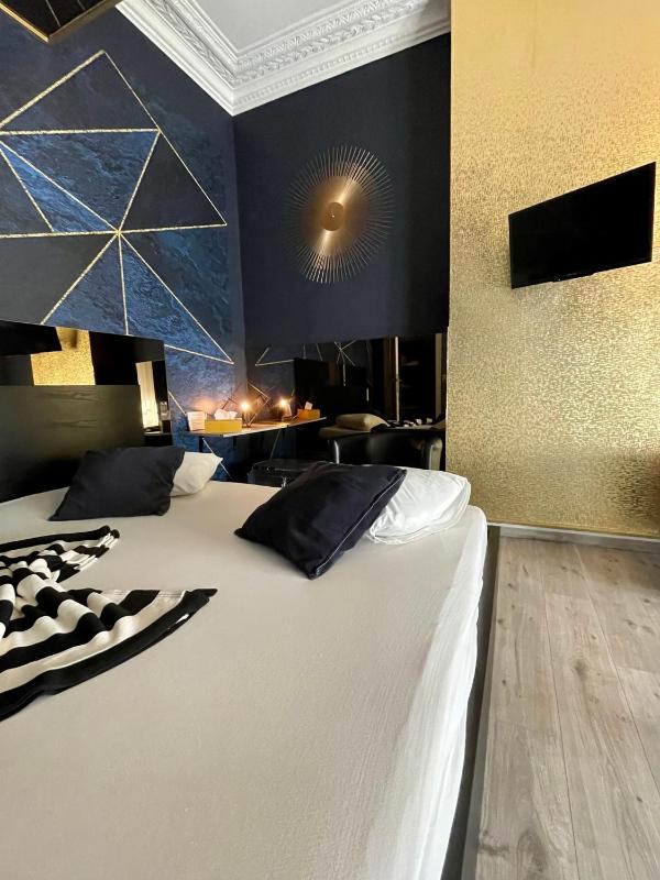 Double Room image 4