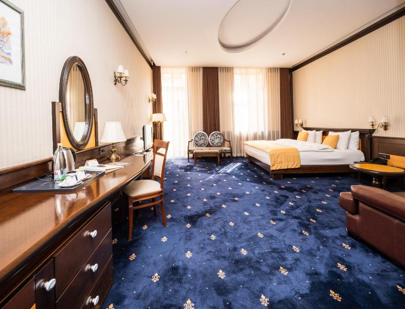 Superior Double Room image 3