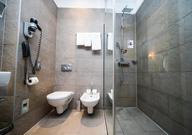 Superior Double Room image 4