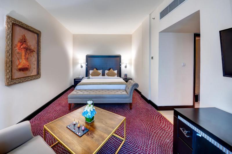 Executive Suite with One Double Bed image 3