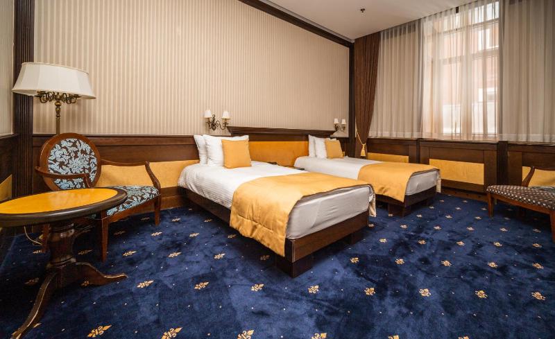 Superior Twin Room image 3