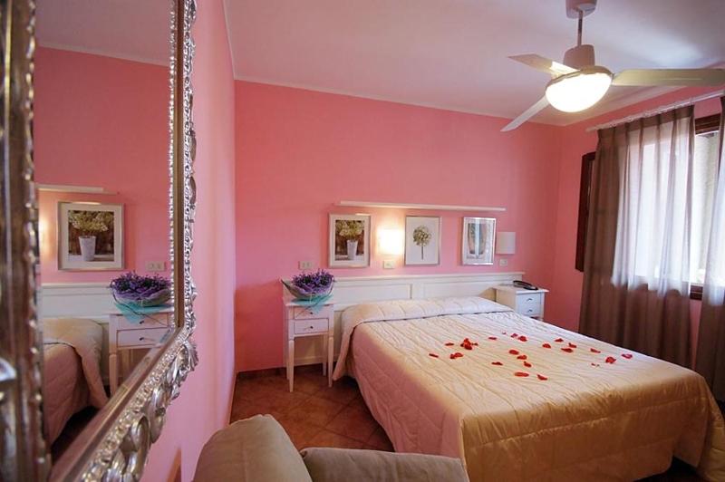 Family Room with Garden View image 1