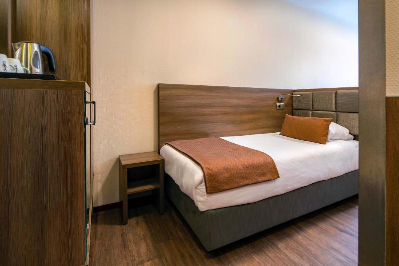 Classic Single Room image 4