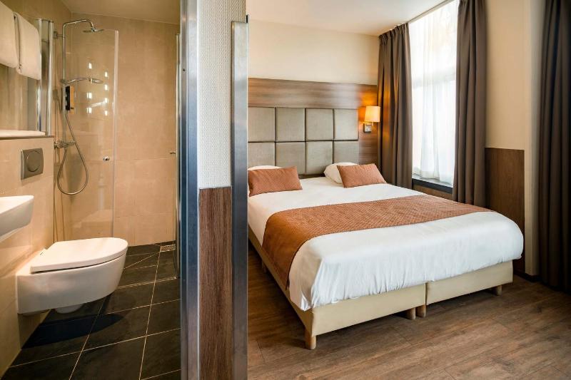 Deluxe Double Room image 4