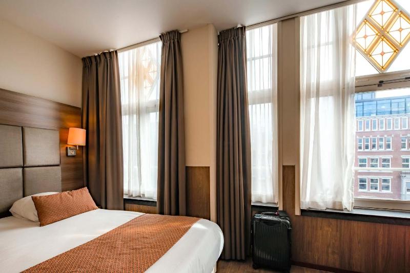 Deluxe Double Room image 3
