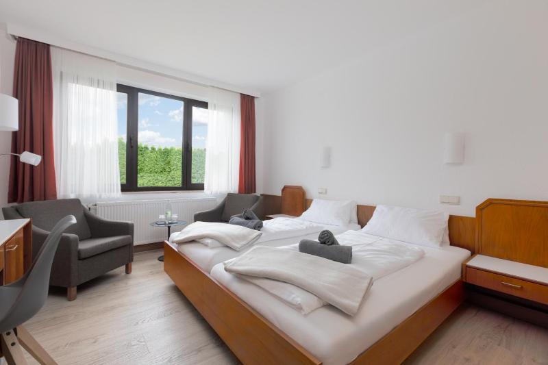 Double Room image 3