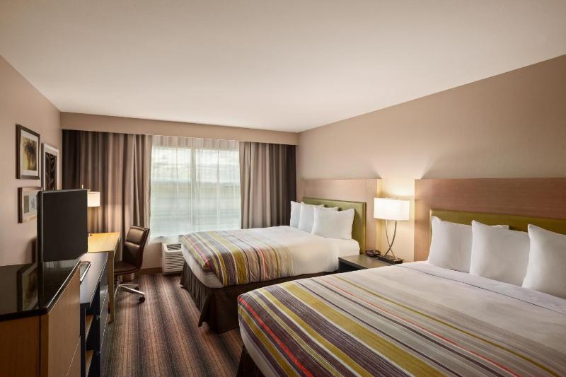 Quadruple Room with Two Queen Beds - Disability Access/Non Smoking image 1