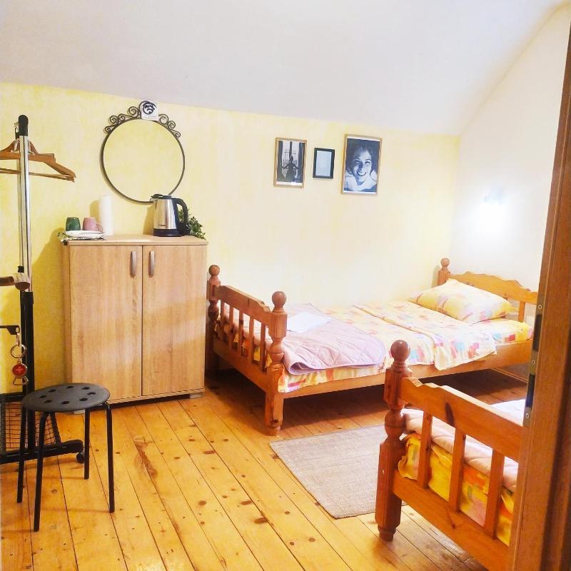 Twin Room with Shared Bathroom image 1