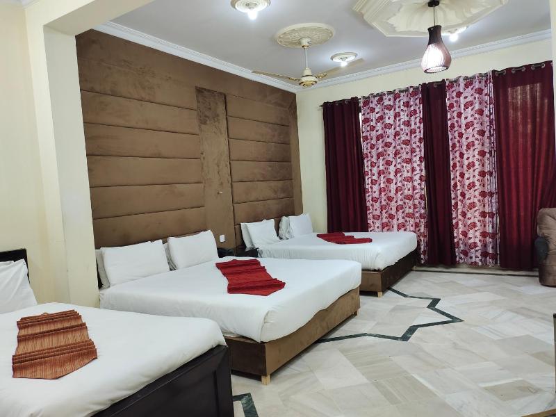 Deluxe Family Room image 1