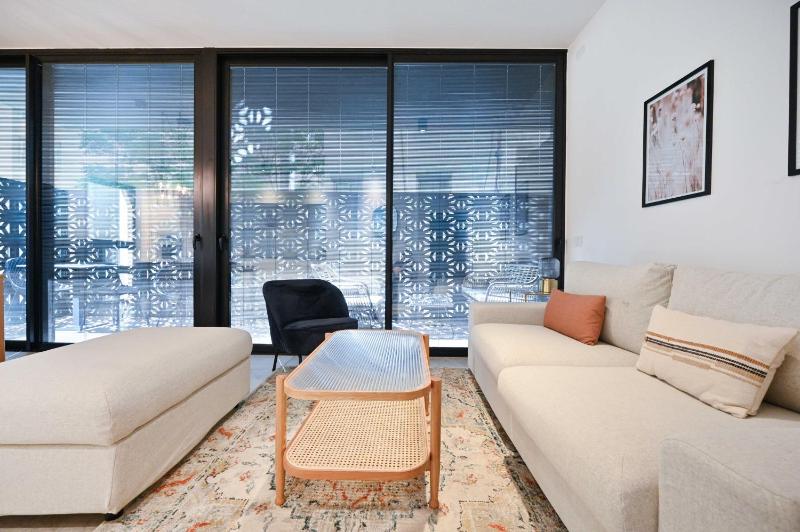Black Style 1BR in Ben Yehuda by HolyGuest - image 8