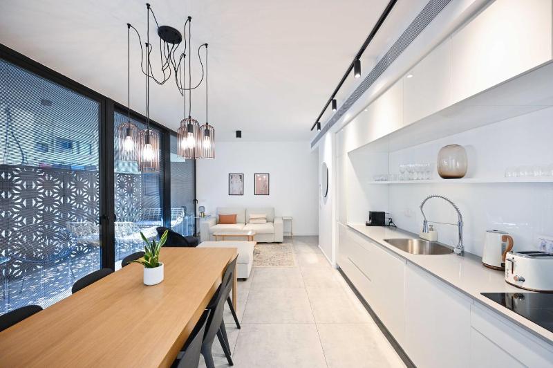 Black Style 1BR in Ben Yehuda by HolyGuest - image 14
