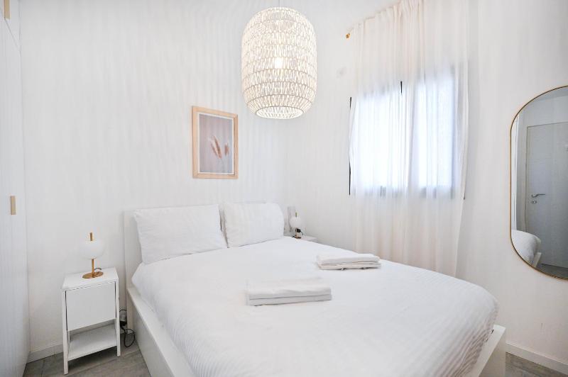 Black Style 1BR in Ben Yehuda by HolyGuest - image 11