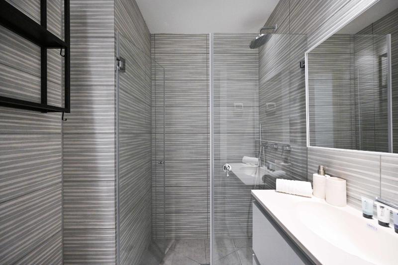 Black Style 1BR in Ben Yehuda by HolyGuest - image 15