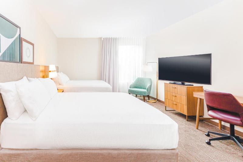 One-Bedroom Queen Suite with Two Queen Beds image 4