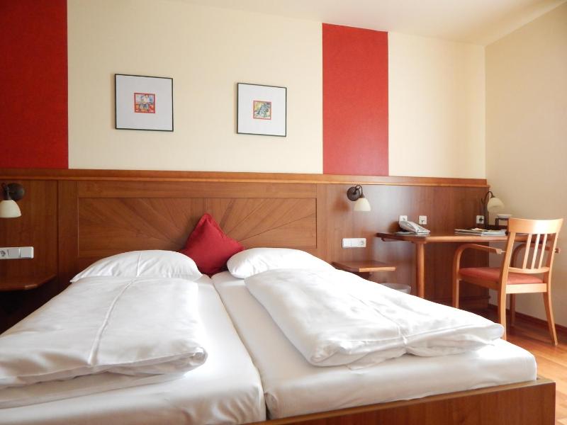 Standard Double Room image 2
