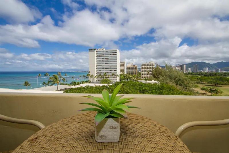 Diamond Head Beach Hotel - image 15