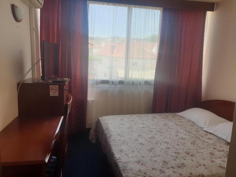 Economy Double Room image 2