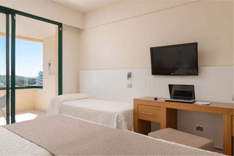 Double Room with Balcony image 1