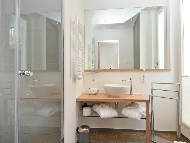 Villa Johanna in Sellin - WG 13 mit Kamin und zwei Balkonen - image 10