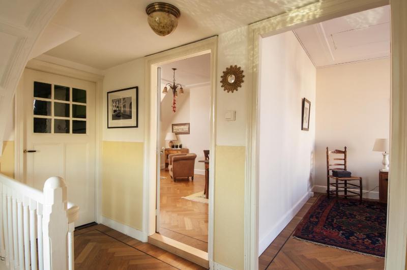 Queen Room image 2