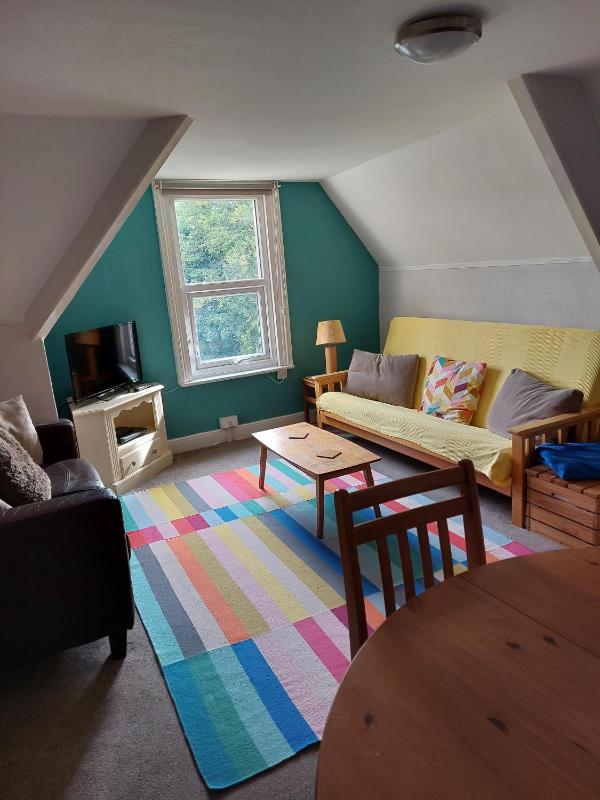 Apartment with Shower image 1