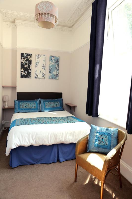 Apartment with Shower image 1