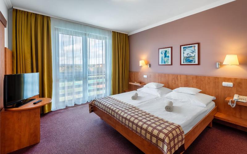 Junior Suite with Balcony and Air-conditioning image 4