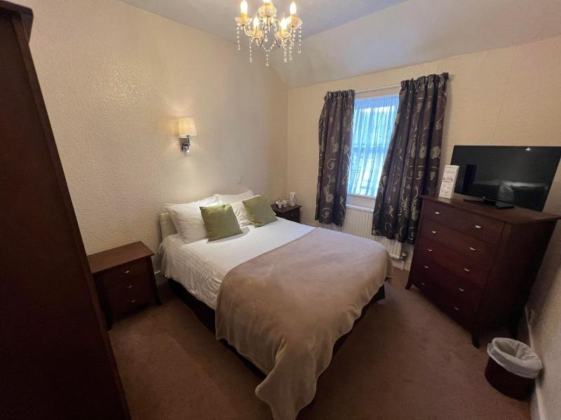 Budget Double Room image 4
