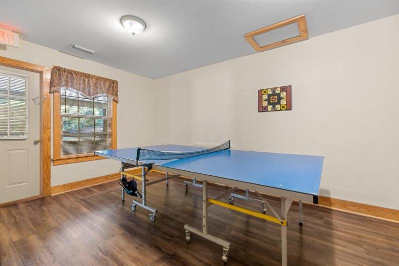 Quiet Condo for Mountain Vacation - image 2