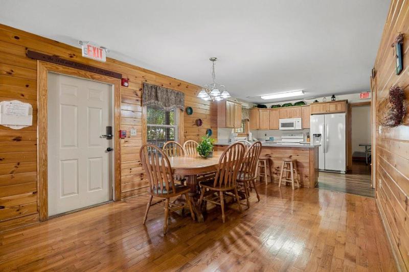 Quiet Condo for Mountain Vacation - image 10