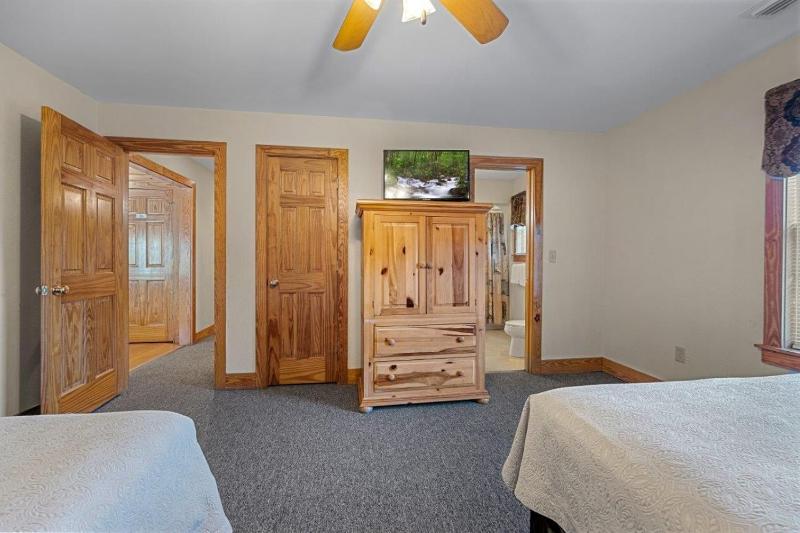 Quiet Condo for Mountain Vacation - image 22