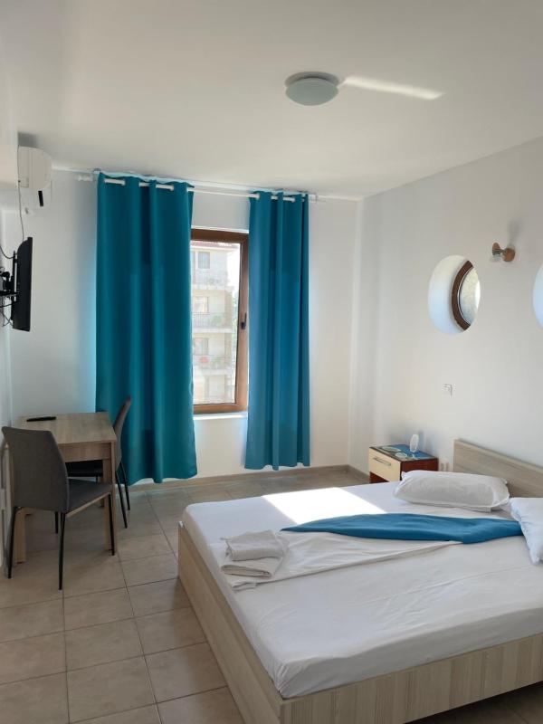 Double or Twin Room image 3