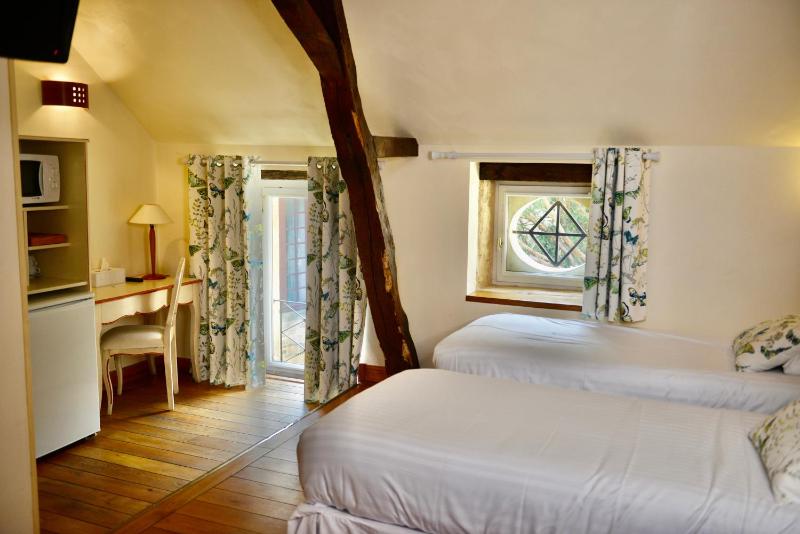 Large Double Room (2nd floor) image 3