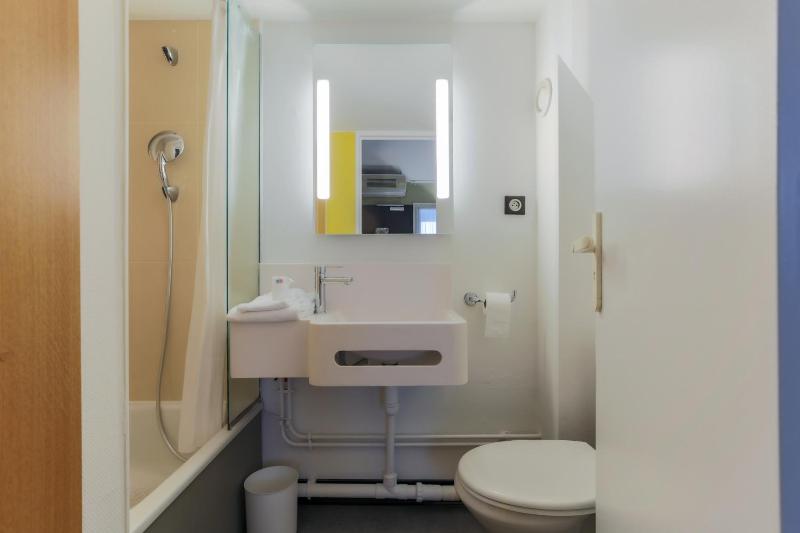 Double Room image 3